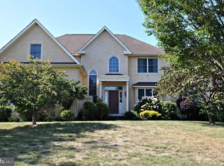 2 Summerhill Ct, Columbus, NJ 08022