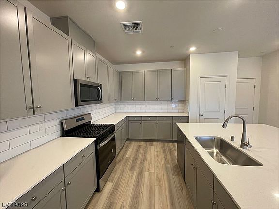 3rd image of 2619 Aversa St