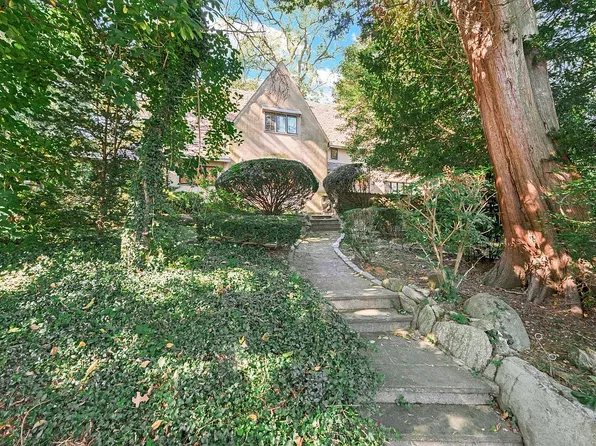 359 Ridge Rd, Douglaston, NY 11363