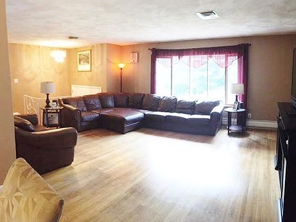 3rd image of 8 Lone Pine Ln