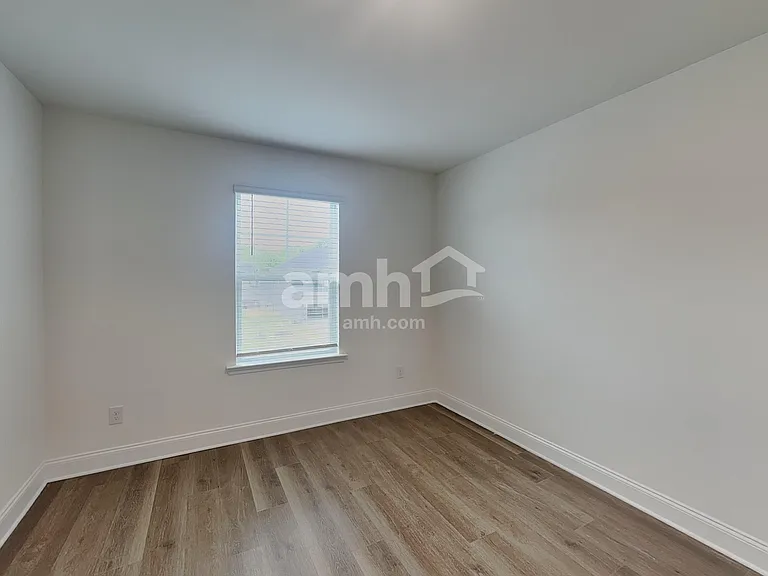 1207 Livengood Way — Photo 14