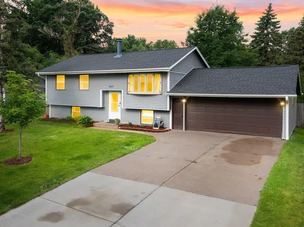 257 Twilite Ter, Circle Pines, MN 55014