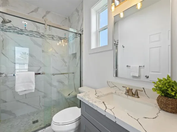 4025A Vista Rd, Galveston, TX 77554