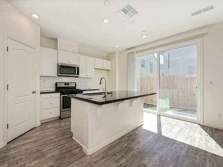 3209 Sunny Gate Ln — Photo 16