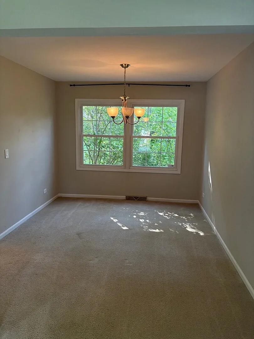 4 bed, 2.5 bath, 2132 sqft, $3,400 — Photo 3