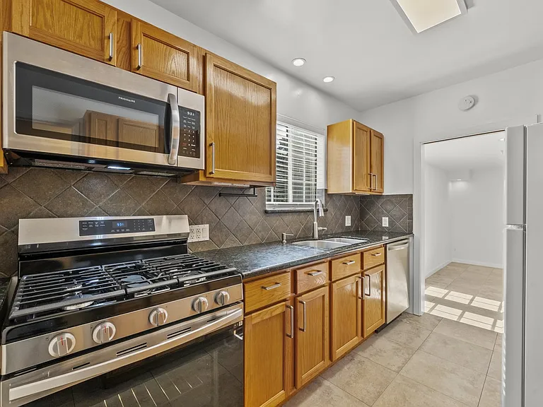 8440 Oakdale Ave — Photo 11