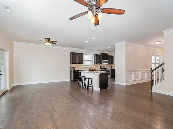 3rd image of 5 Harbor Glen Ct