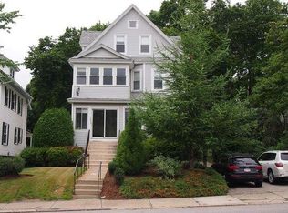 1053 Pleasant St, Worcester, MA 01602