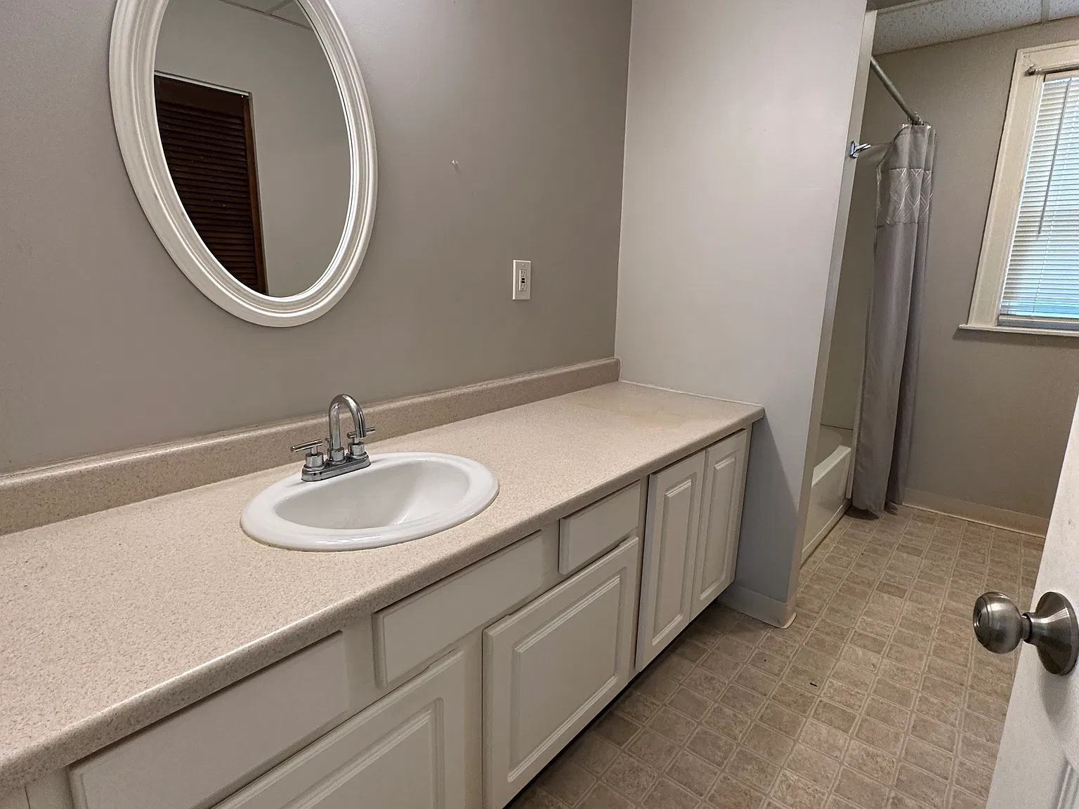 1 bed, 800 sqft, $1,100 — Photo 4