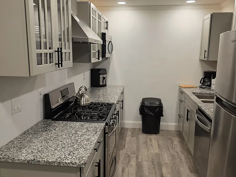 2300 S Arlington Ave — Photo 36