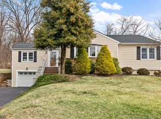 222 High St, Stirling, NJ 07980