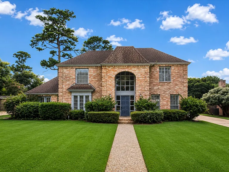 15823 Pebble Bend Dr — Photo 2