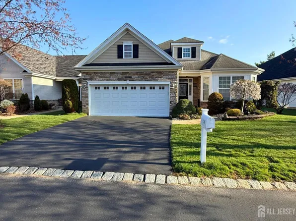 120 Crescent Way, Monroe Township, NJ 08831