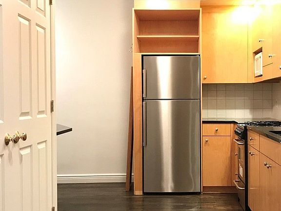 3rd image of 236 E 78th St #5CC