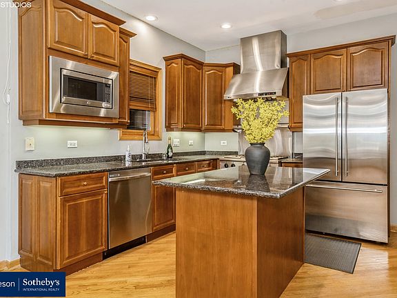 5th image of 1542 N Wieland St #1