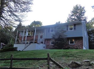 25 Beaver Hill Rd, Kent Lakes, NY 10512