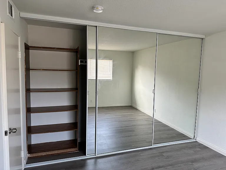 10933 Moorpark St #5 — Photo 5