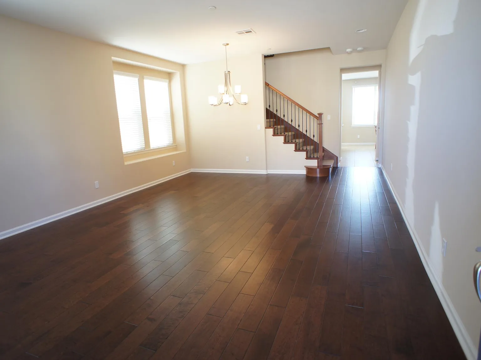 4 bed, 2508 sqft, $5,100 — Photo 3
