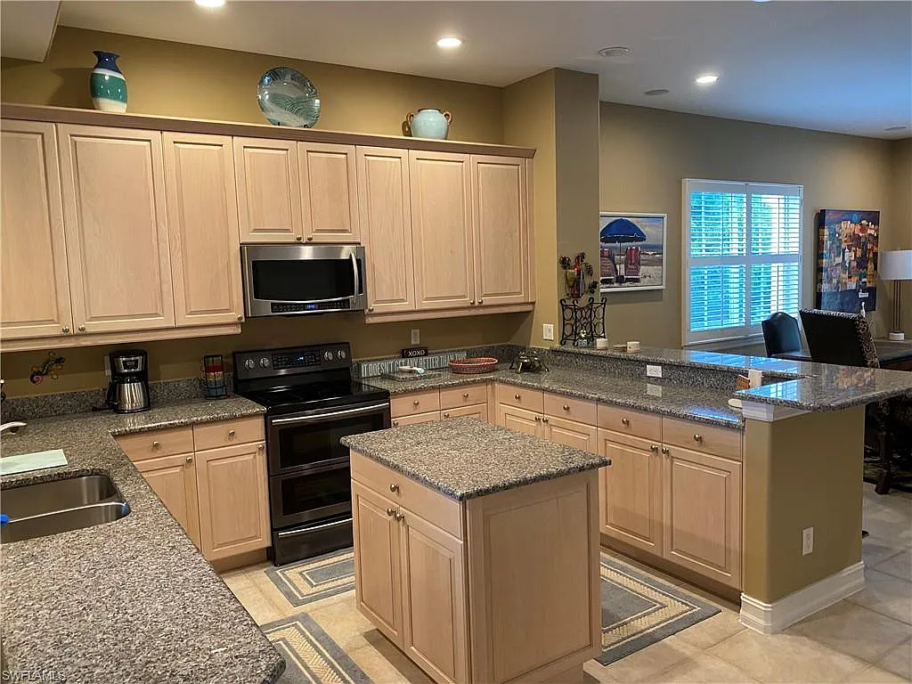 3 bed, 2.0 bath, 2256 sqft, $13,000 — Photo 3