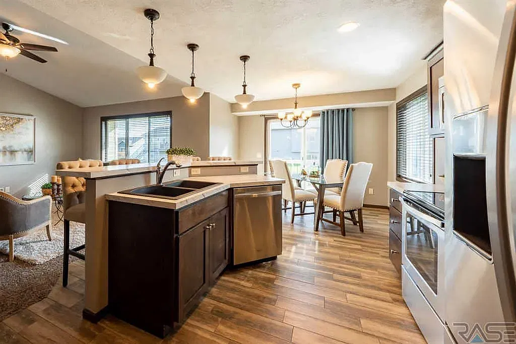 4 bed, 2129 sqft, $2,499 — Photo 3