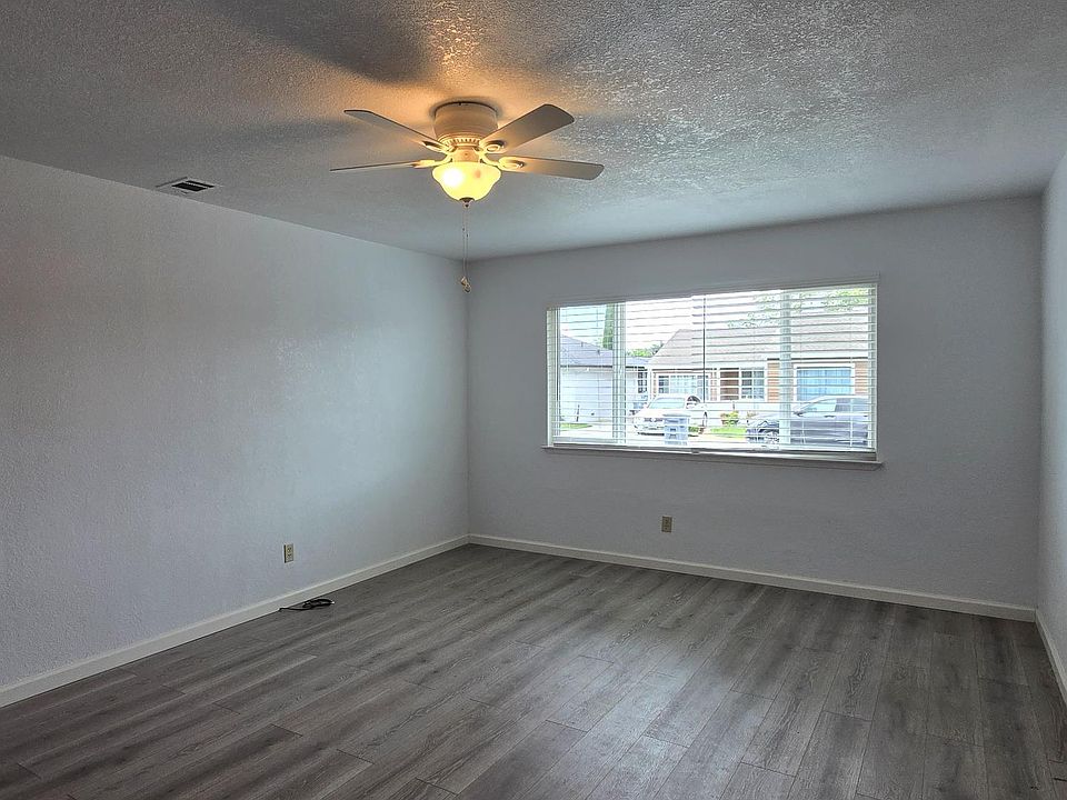 1st image of 102 Laurel St