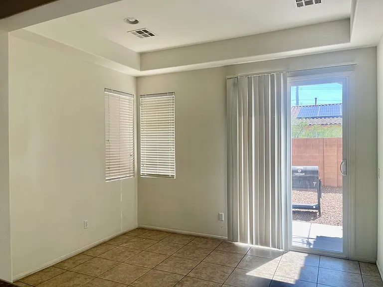 6550 Ditmars St — Photo 4