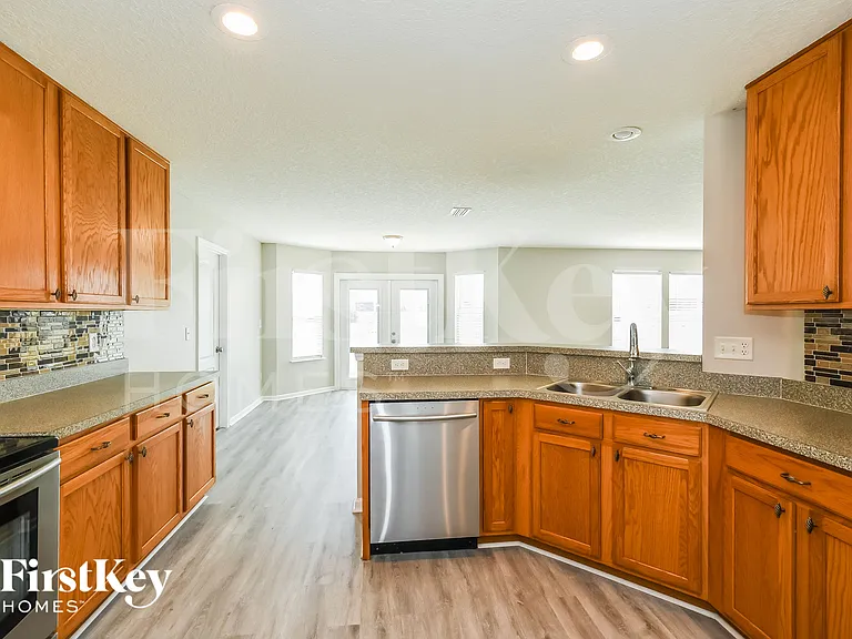 9634 Hazel Lake Dr — Photo 6
