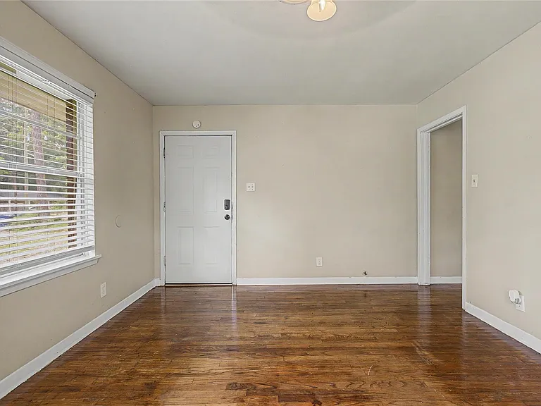 802 Cline St — Photo 4