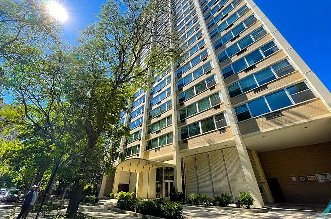336 W Wellington Ave — Photo 1