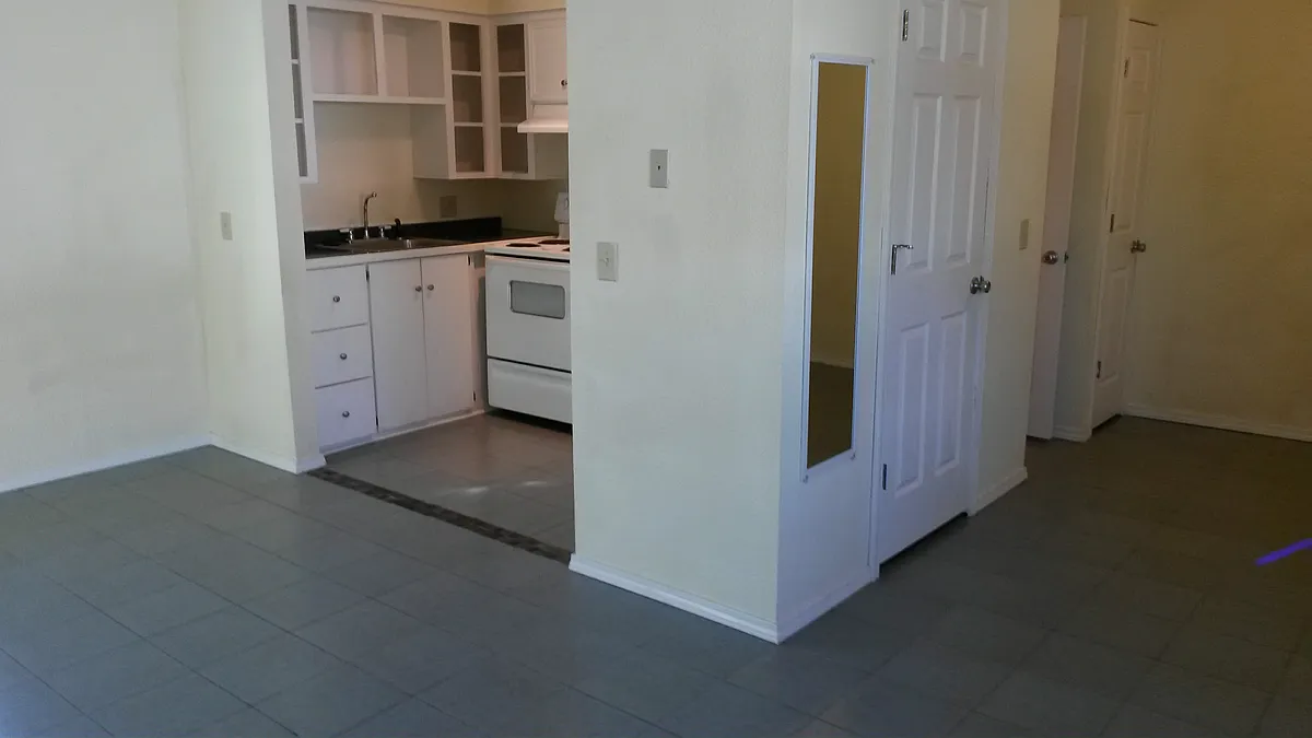 Building Photo - 910 S Campbell Ave #4