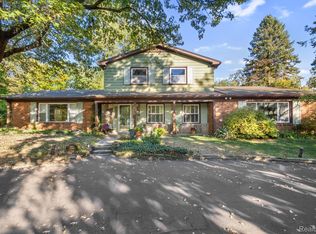 6950 Killarney Dr, Troy, MI 48098