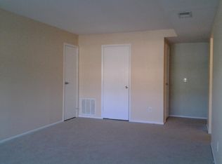 35 College Dr, Edison, NJ 08817