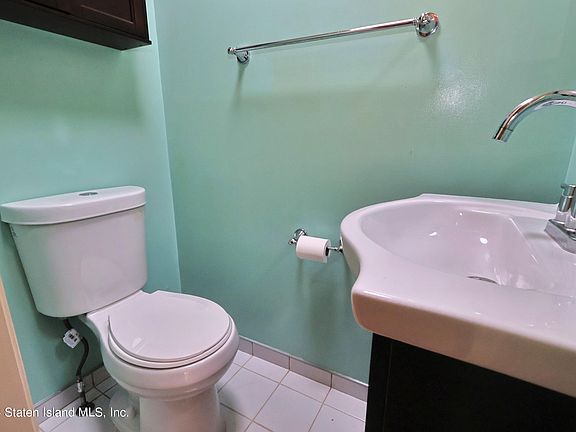 5th image of 106 Robert Ln