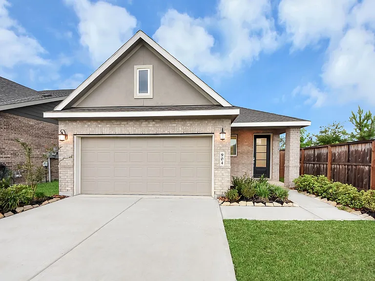 904 Capracotta Dr — Photo 1