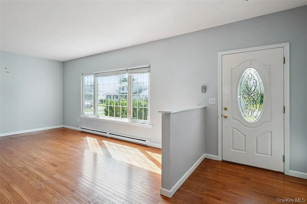 Parr Dr, Lake Ronkonkoma — Photo 3