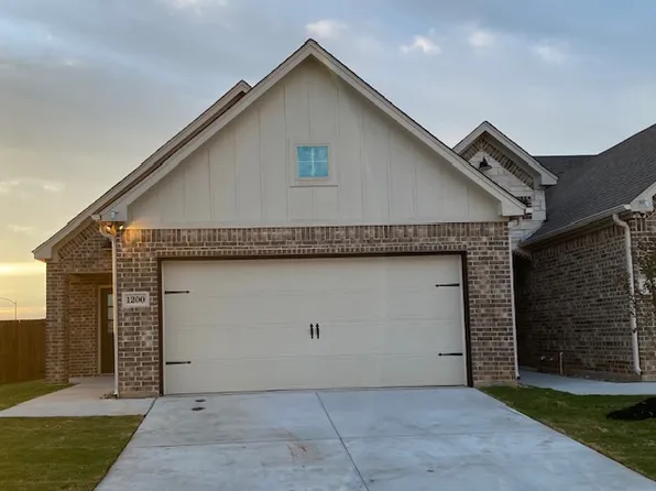 249 Honor Code Pl, Granbury, TX 76049