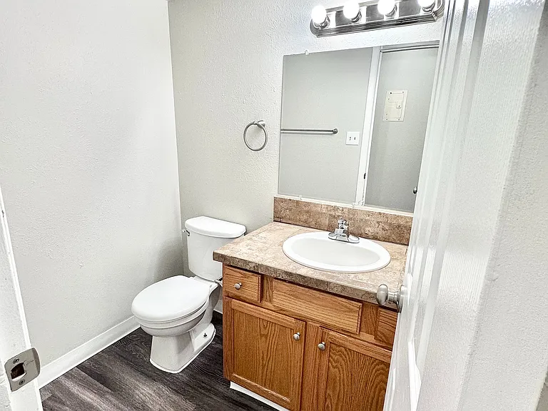 1/2 Bath