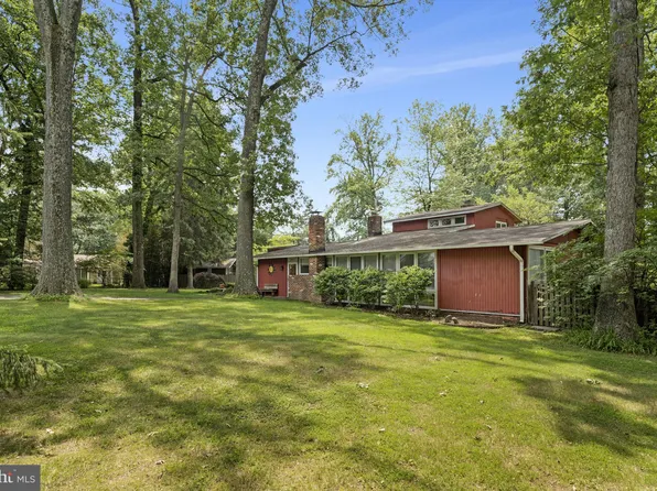 8615 Acorn Cir, Vienna, VA 22180