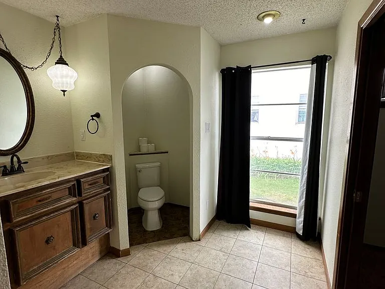 1021 W Yucca Ave — Photo 25