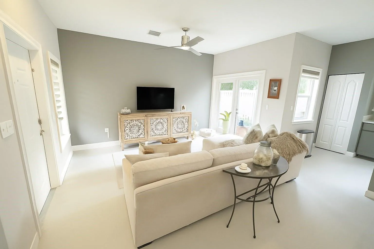 1 bed, 1.5 bath, 882 sqft, $2,700 — Photo 2