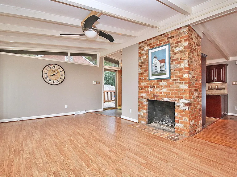 401 Scaleybark Rd — Photo 8