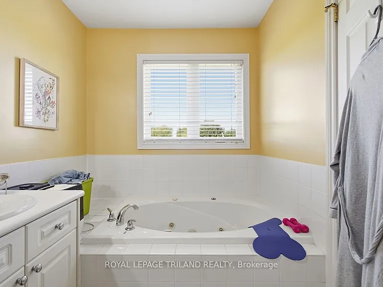 600 Hyde Park Rd #127 — Photo 24