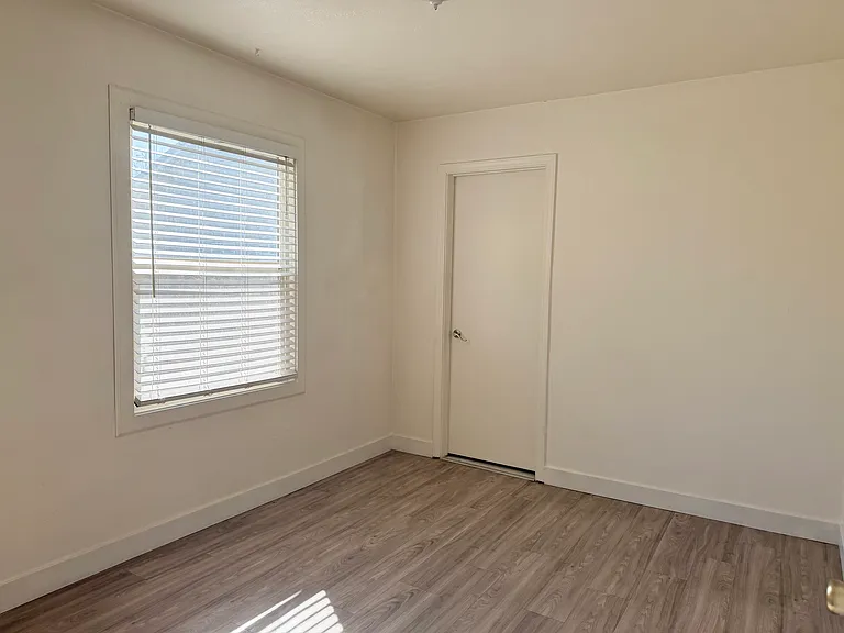 3645 26th Ave — Photo 3