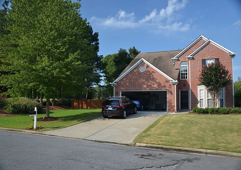1st image of 271 Ivy Manor Dr NW