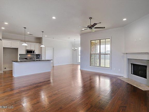 4th image of 315 Rockbridge Dr