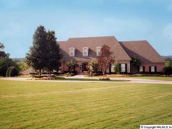 3rd image of 1020 Highland Dr