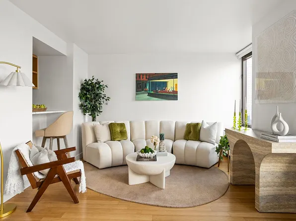 100 W 39th St APT 38I, New York, NY 10018