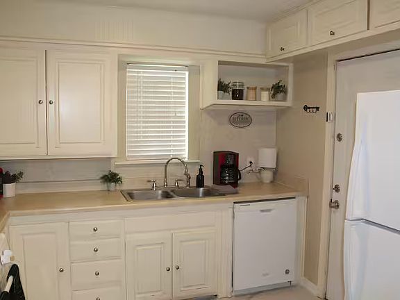 5th image of 2602 30th St