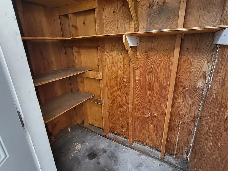 210 David St — Photo 8