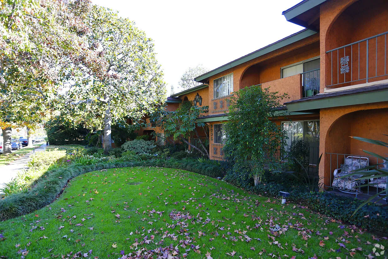 Casa Del Rey Apartments — Photo 1